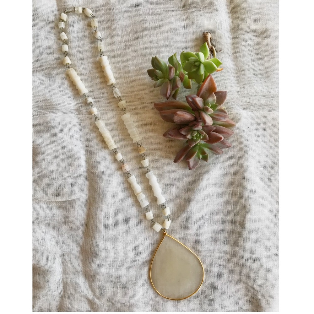 Vintage Shell Pendant Necklace